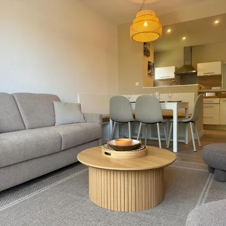 T2, 50 M Beach, Balcony With Sea View Apartment