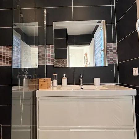 T2, 50 M Beach, Balcony With Sea View La Teste-de-Buch